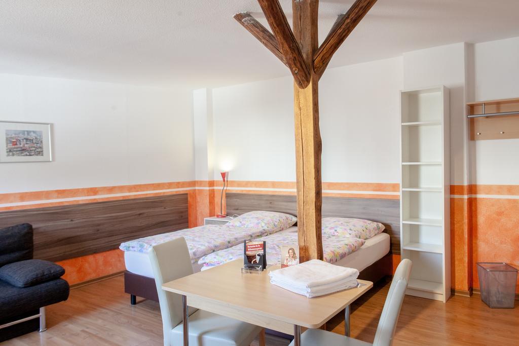 Pension Klingenstr. 23 Hotel Лайпциг Стая снимка