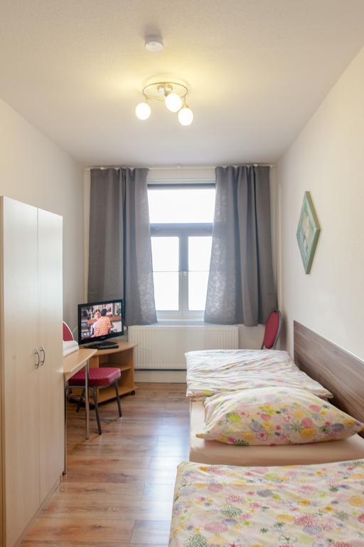 Pension Klingenstr. 23 Hotel Лайпциг Стая снимка