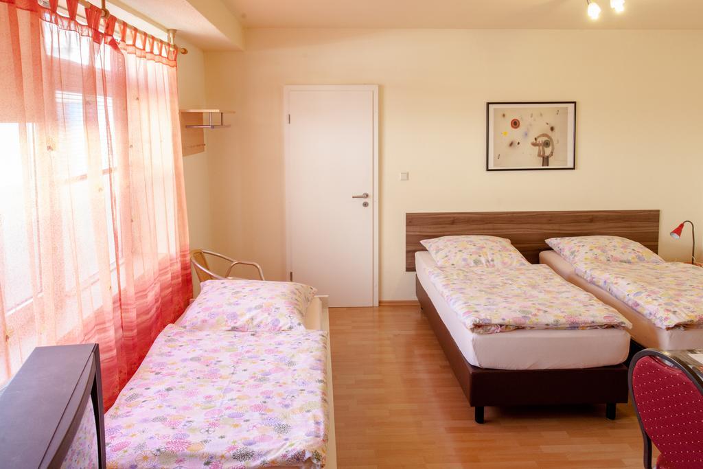 Pension Klingenstr. 23 Hotel Лайпциг Стая снимка