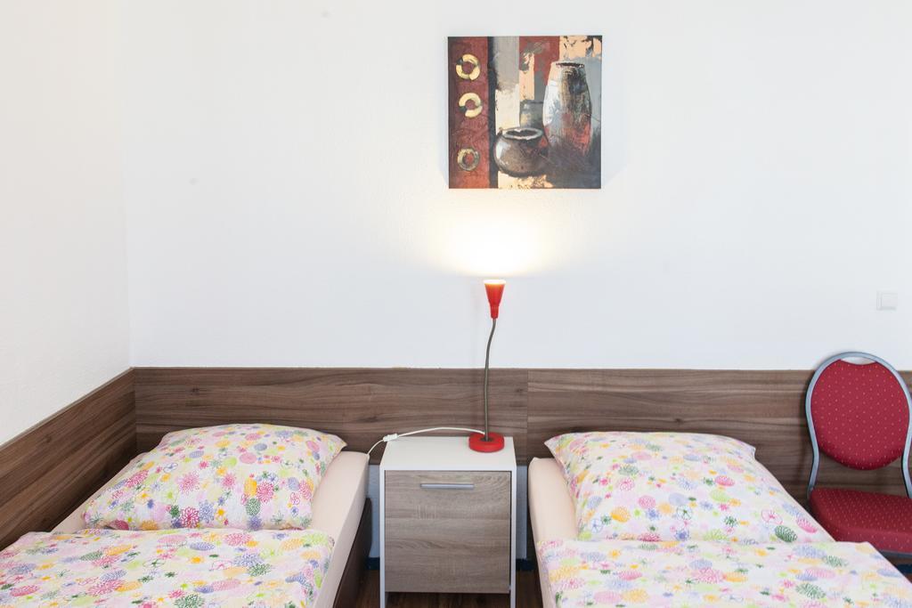 Pension Klingenstr. 23 Hotel Лайпциг Стая снимка