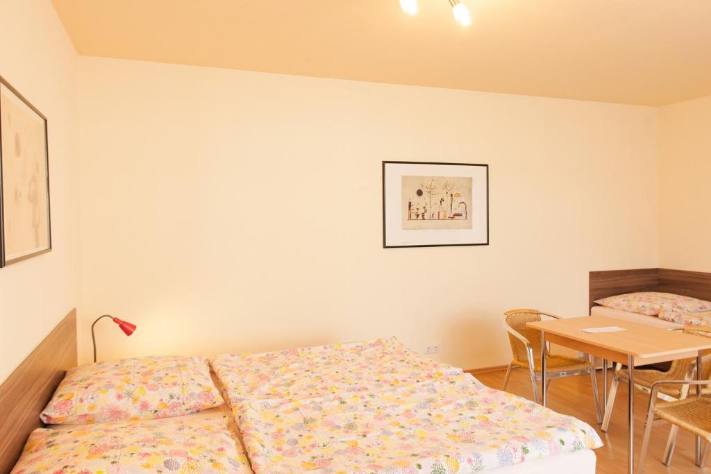 Pension Klingenstr. 23 Hotel Лайпциг Стая снимка